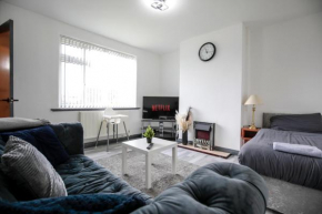 Blackrod House, Near Bolton, Free Parking, Sleeps 5, Long or Short Stays by NMB Property